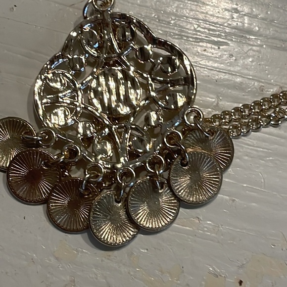 31” gold tone Infinity chain necklace 2” open scrollwork pendant w/8 medallions - Picture 11 of 14